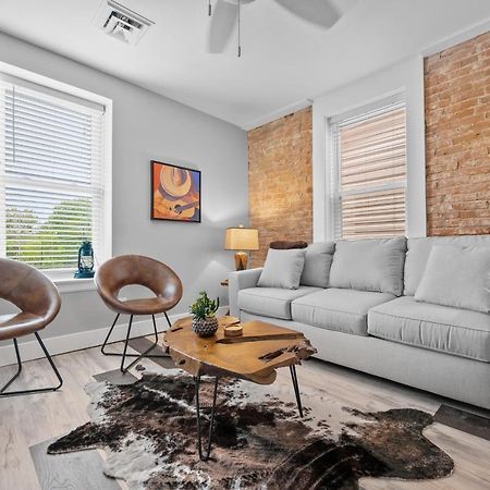 Wild West Getaway Apartment Saint Charles Exterior photo