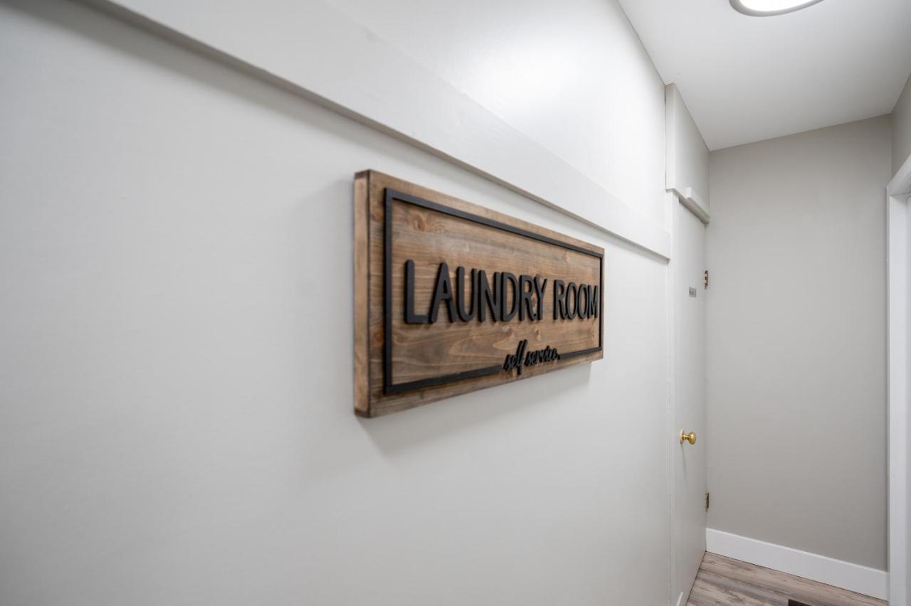 Wild West Getaway Apartment Saint Charles Exterior photo