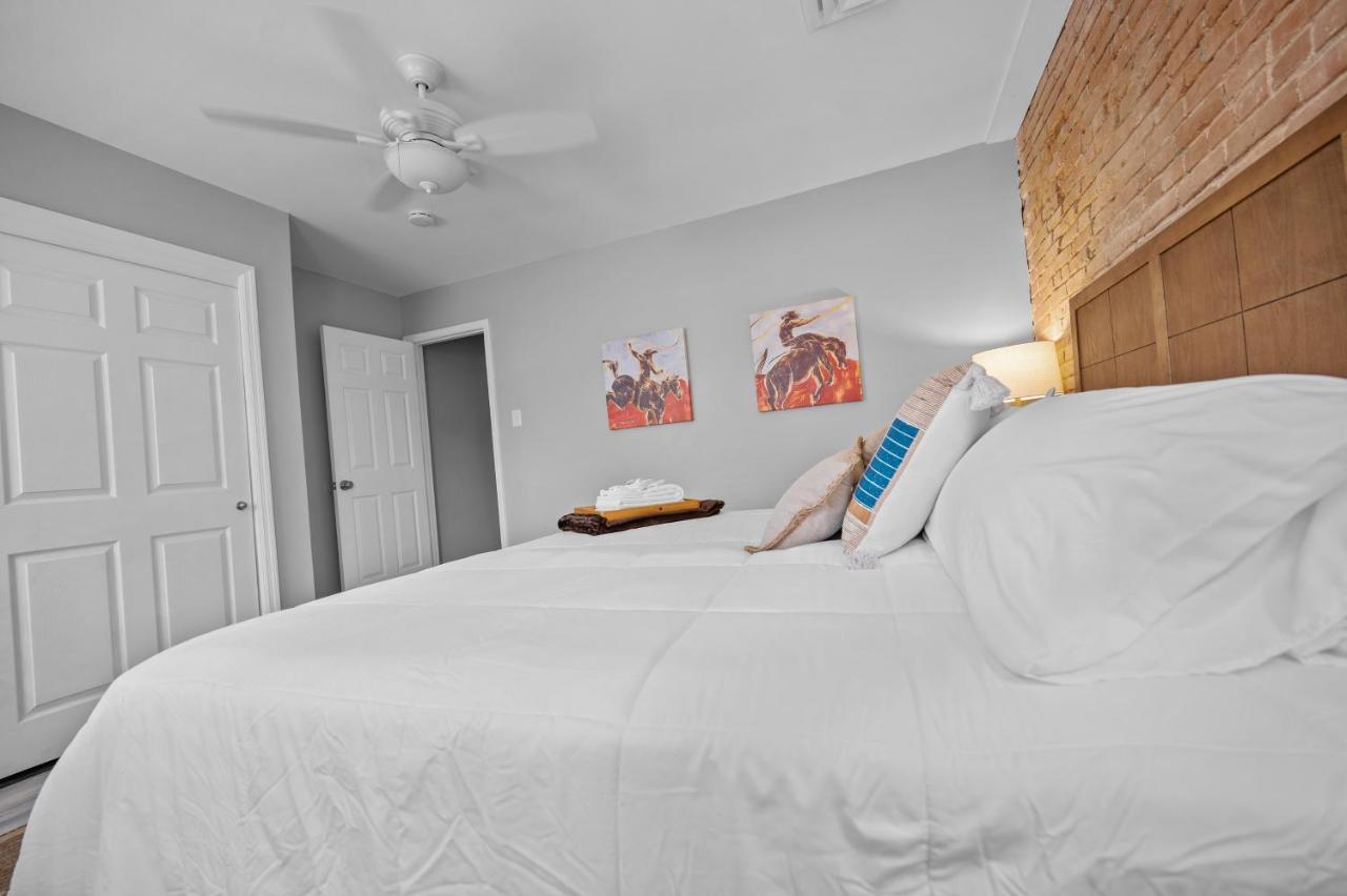 Wild West Getaway Apartment Saint Charles Exterior photo