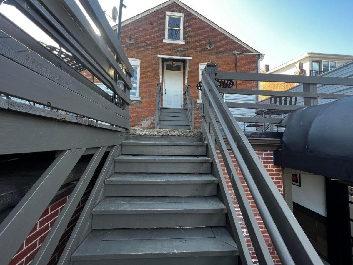 Wild West Getaway Apartment Saint Charles Exterior photo