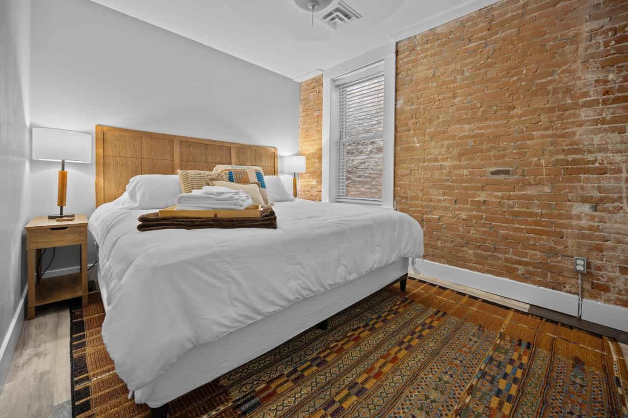 Wild West Getaway Apartment Saint Charles Exterior photo