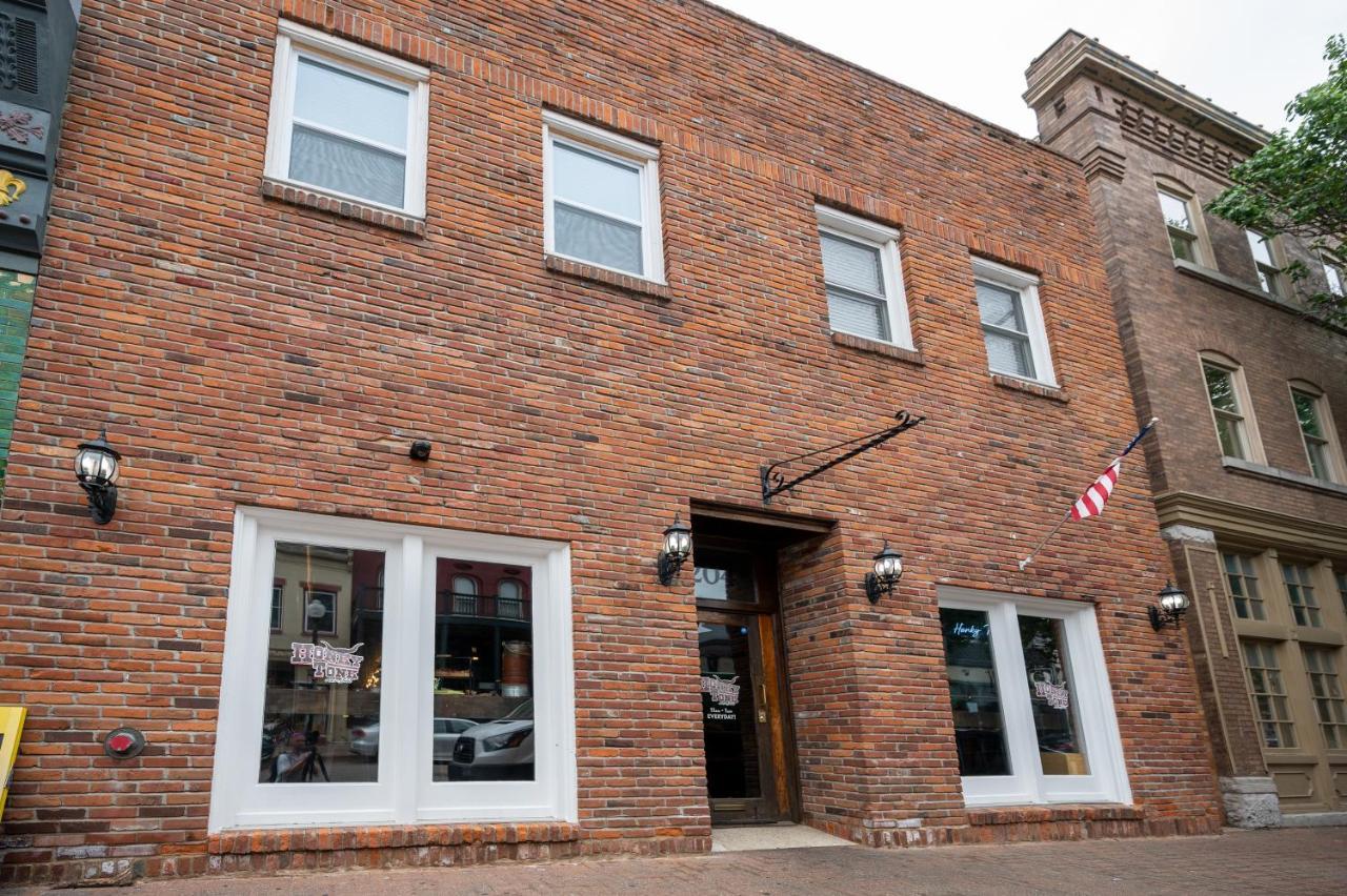 Wild West Getaway Apartment Saint Charles Exterior photo